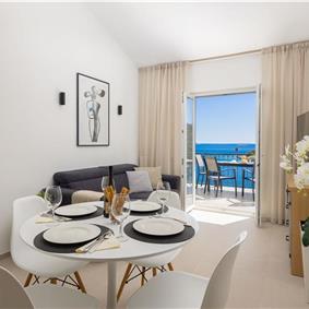 6 Bedroom Waterfront Villa with Pool in Uvala Ljubljeva near Trogir, Sleeps 12-13